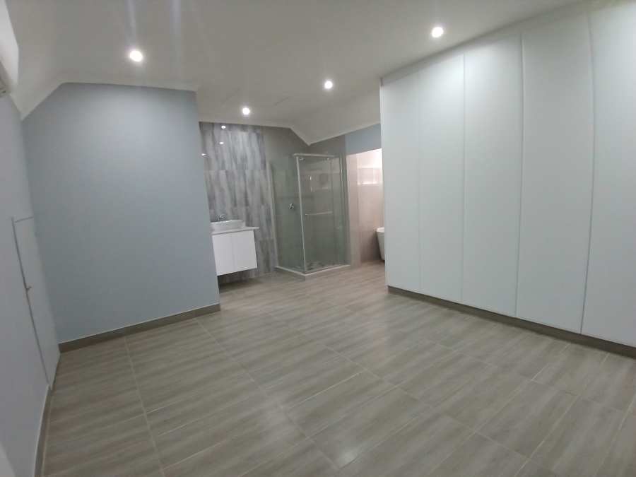 6 Bedroom Property for Sale in Winston Park KwaZulu-Natal