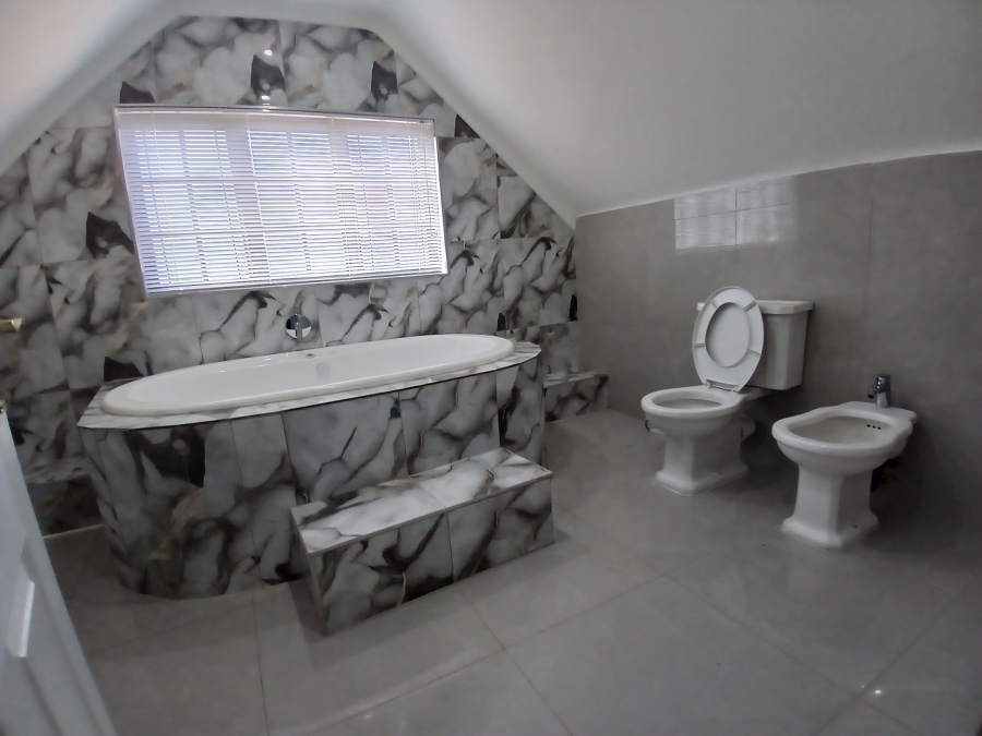 6 Bedroom Property for Sale in Winston Park KwaZulu-Natal