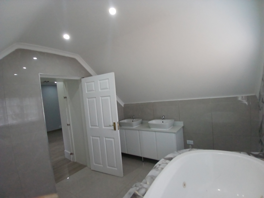 6 Bedroom Property for Sale in Winston Park KwaZulu-Natal