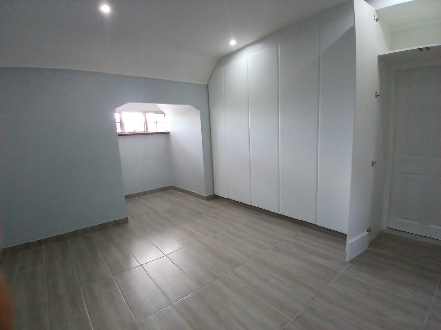 6 Bedroom Property for Sale in Winston Park KwaZulu-Natal