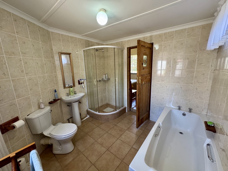 6 Bedroom Property for Sale in Clarendon KwaZulu-Natal