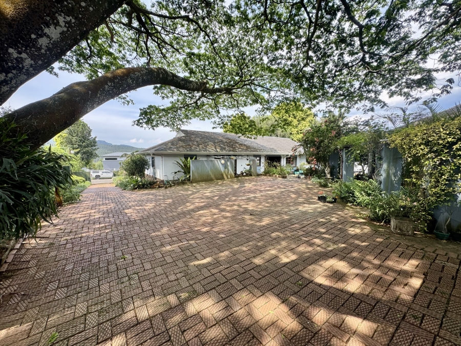 8 Bedroom Property for Sale in Montrose KwaZulu-Natal