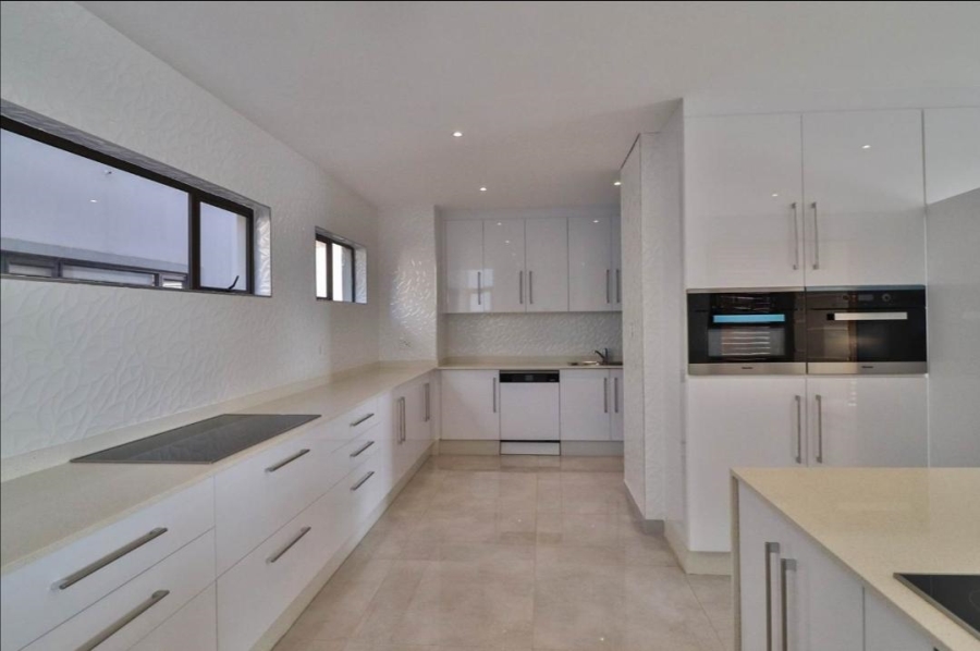 5 Bedroom Property for Sale in Izinga KwaZulu-Natal