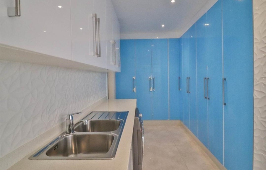 5 Bedroom Property for Sale in Izinga KwaZulu-Natal