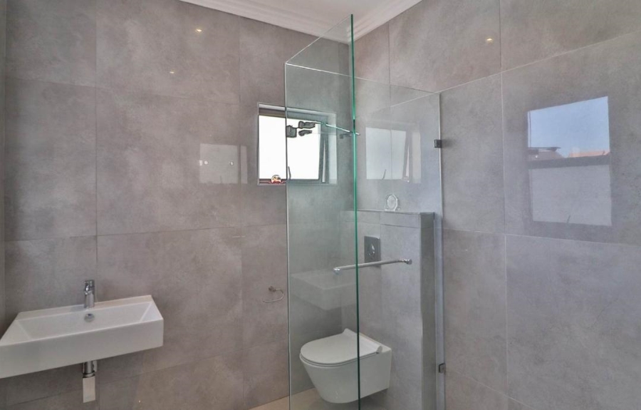 5 Bedroom Property for Sale in Izinga KwaZulu-Natal