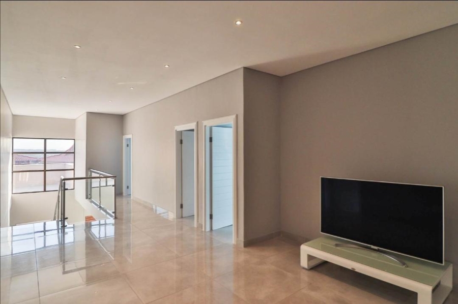 5 Bedroom Property for Sale in Izinga KwaZulu-Natal