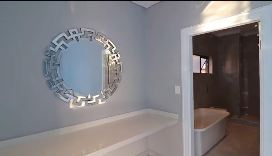 5 Bedroom Property for Sale in Izinga KwaZulu-Natal