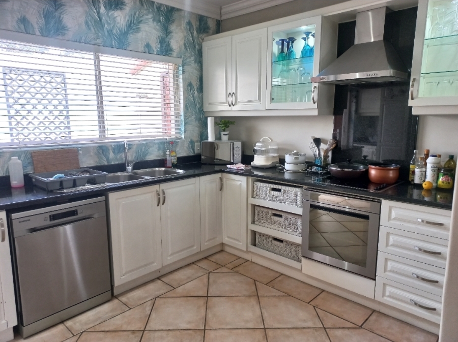To Let 4 Bedroom Property for Rent in Umhlanga KwaZulu-Natal