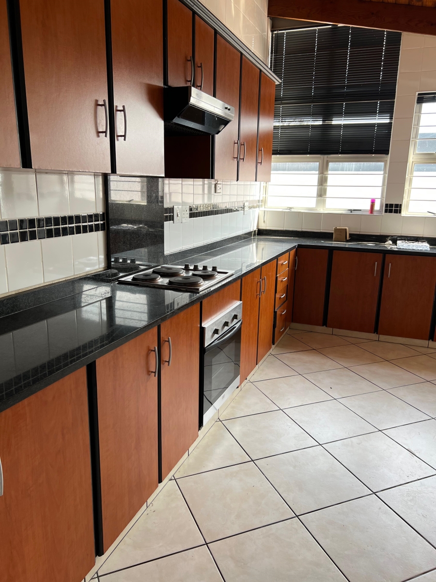 To Let 4 Bedroom Property for Rent in Umhlanga KwaZulu-Natal