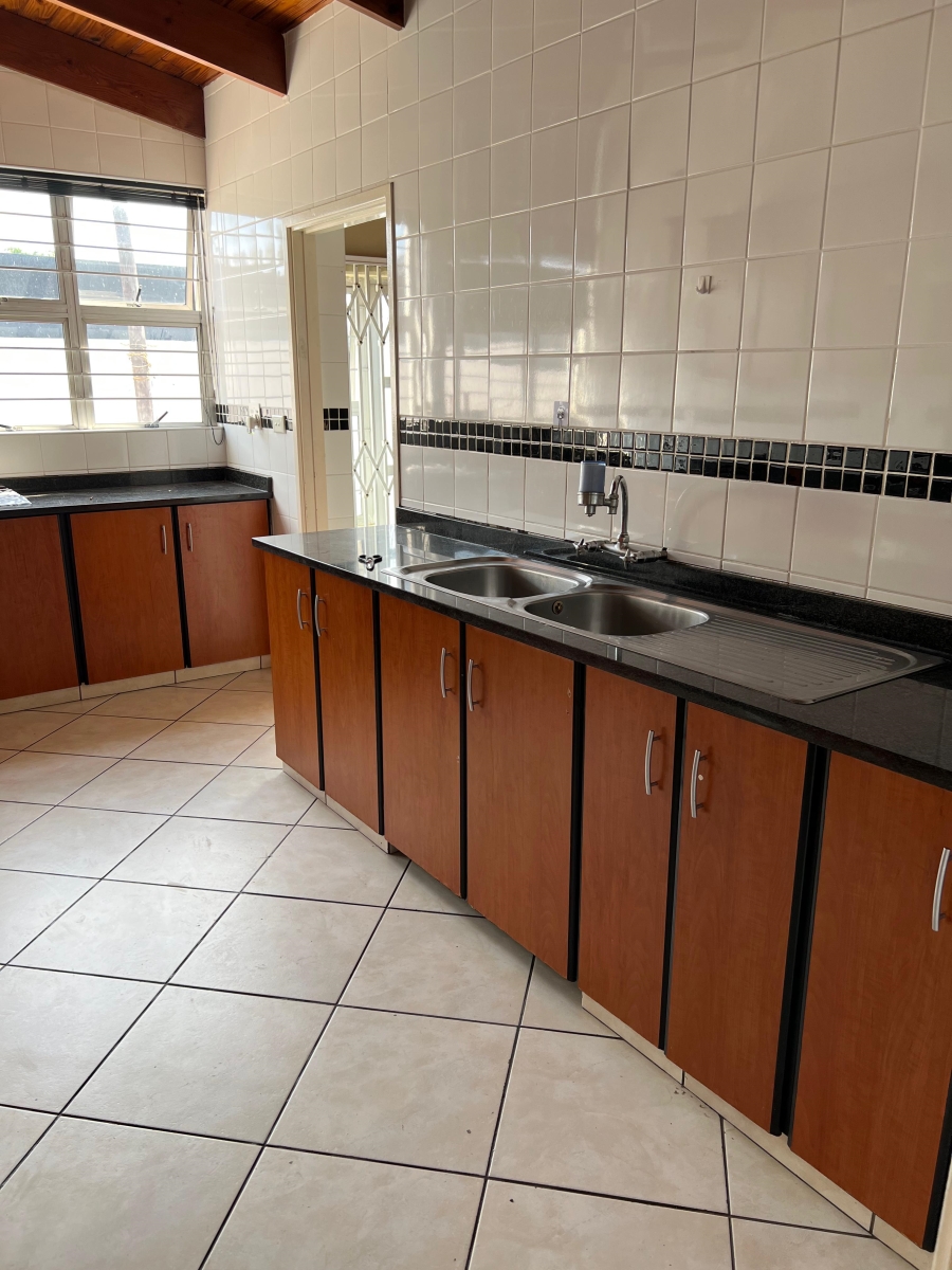 To Let 4 Bedroom Property for Rent in Umhlanga KwaZulu-Natal