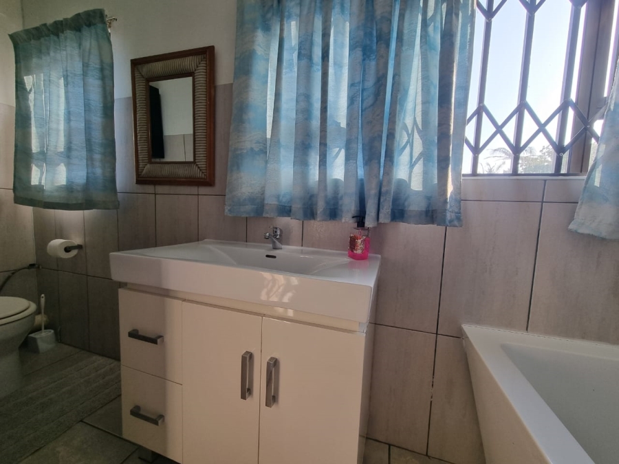 5 Bedroom Property for Sale in Uvongo Beach KwaZulu-Natal