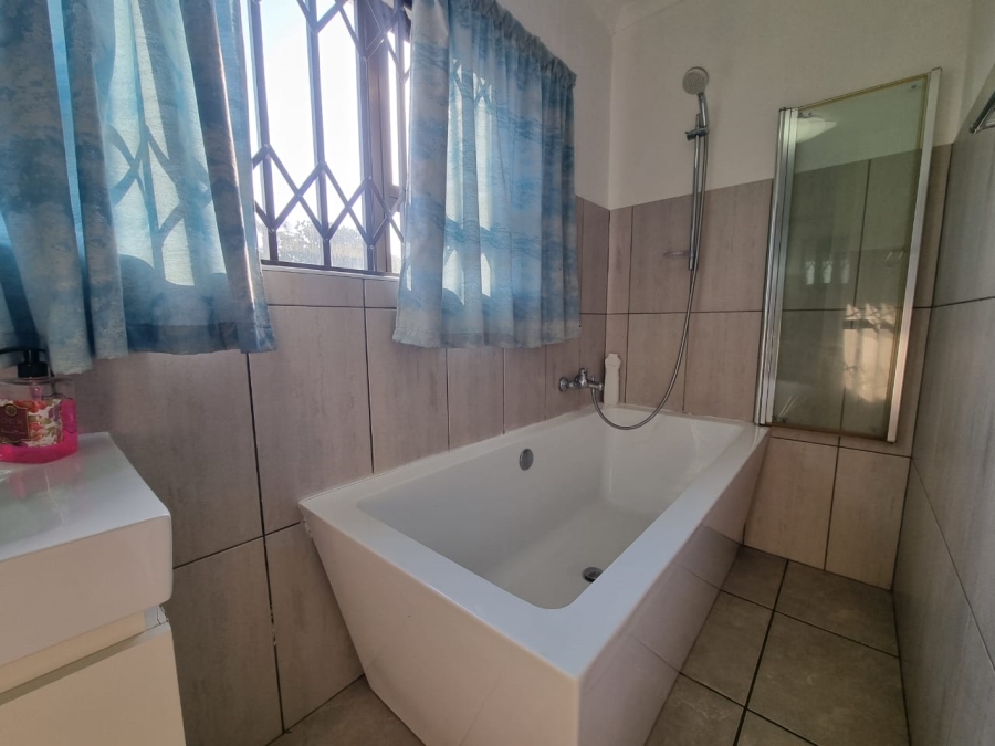 5 Bedroom Property for Sale in Uvongo Beach KwaZulu-Natal