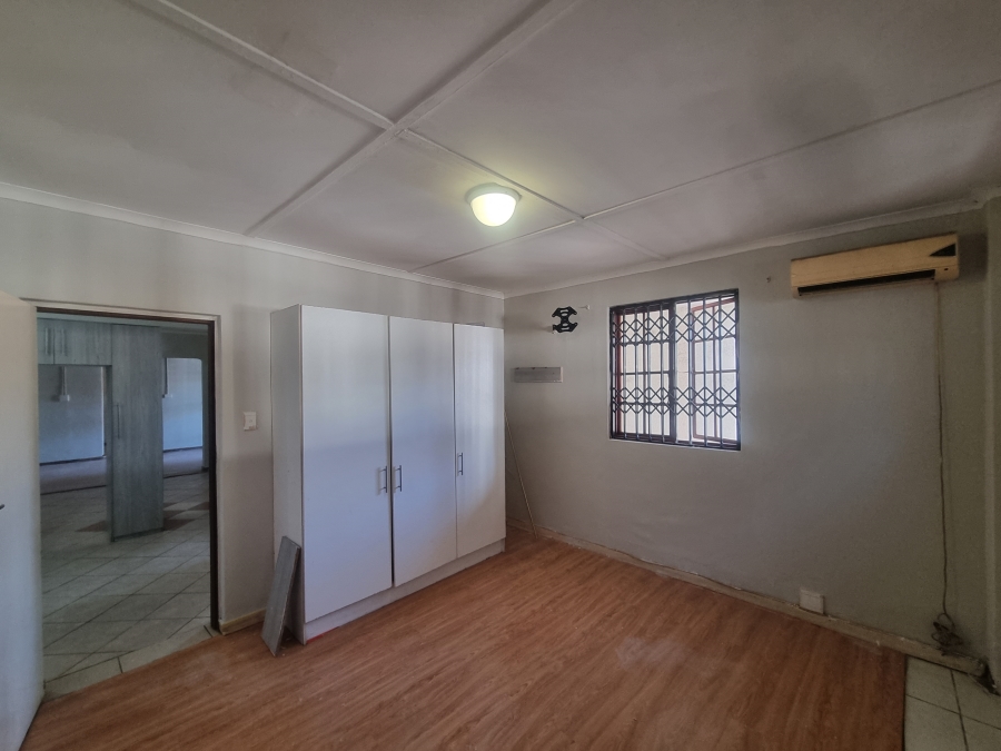 To Let 1 Bedroom Property for Rent in Margate KwaZulu-Natal