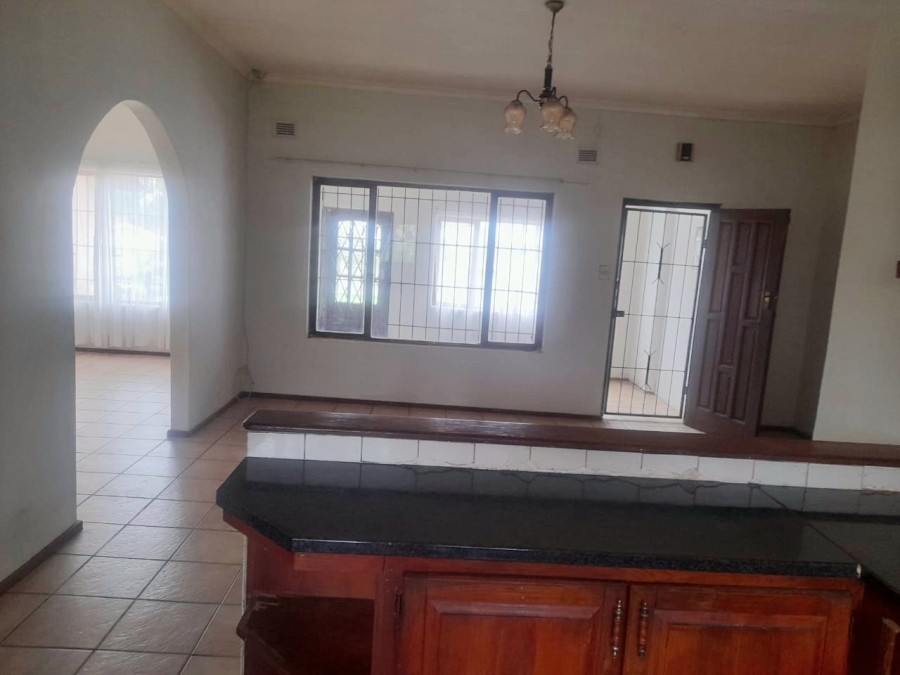 To Let 2 Bedroom Property for Rent in Margate KwaZulu-Natal