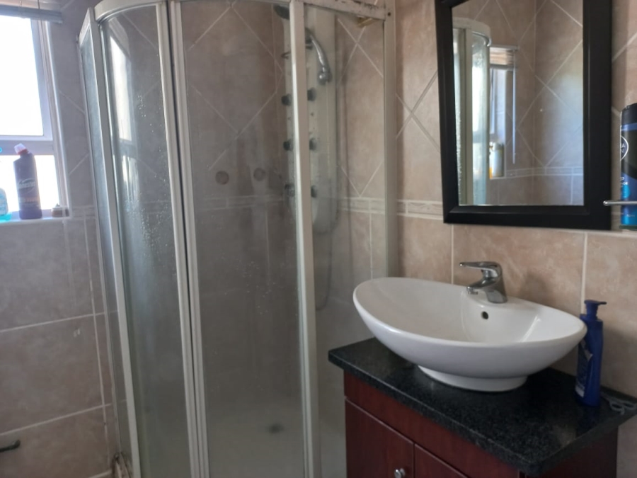 1 Bedroom Property for Sale in Uvongo KwaZulu-Natal