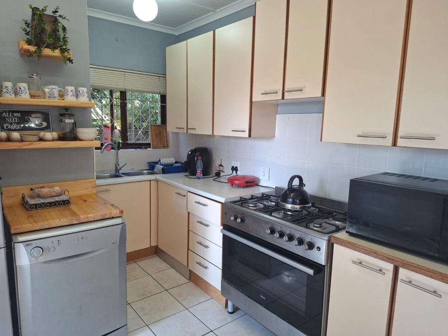 6 Bedroom Property for Sale in Uvongo KwaZulu-Natal