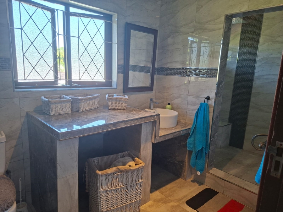 6 Bedroom Property for Sale in Uvongo KwaZulu-Natal