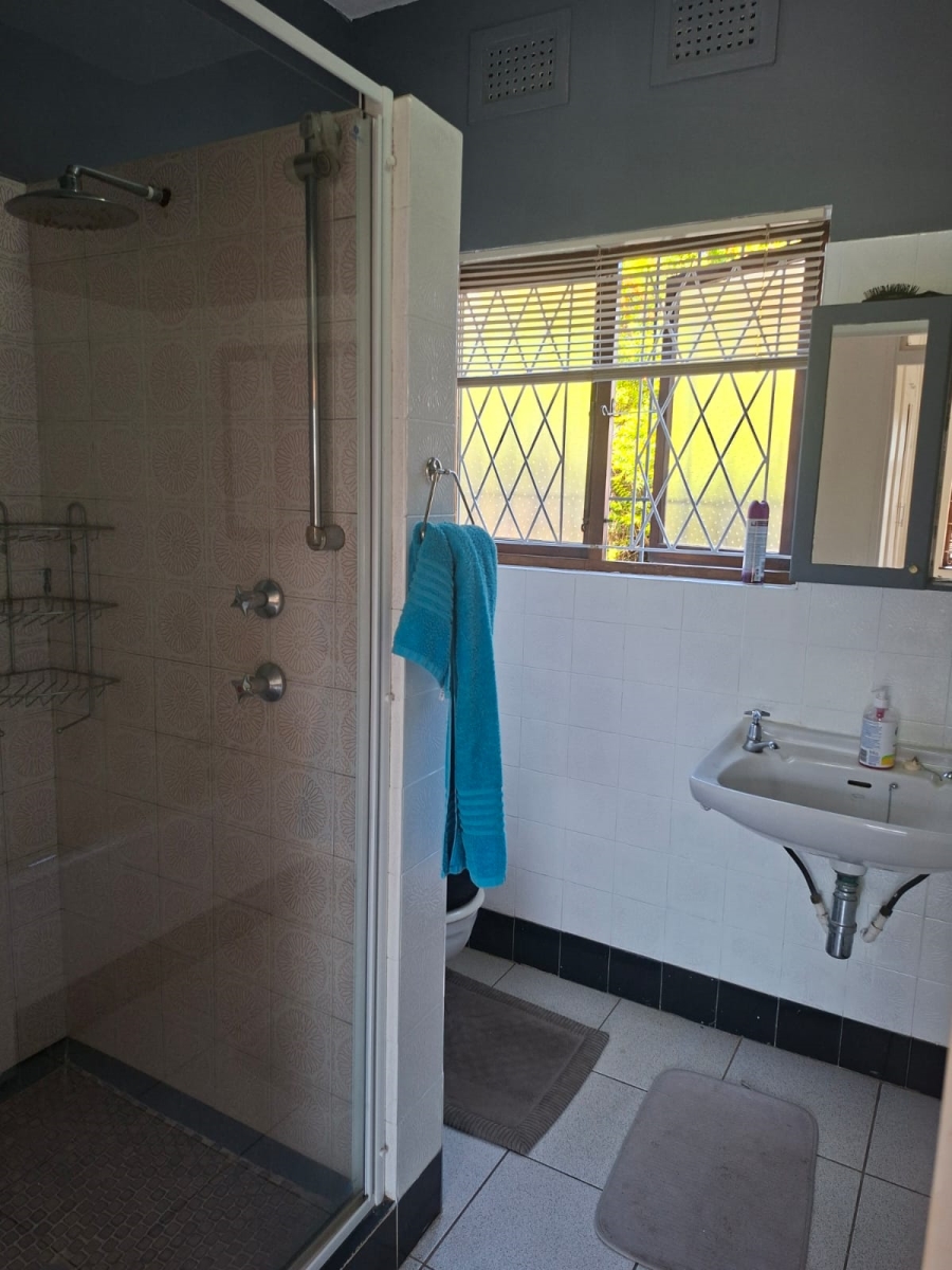 6 Bedroom Property for Sale in Uvongo KwaZulu-Natal