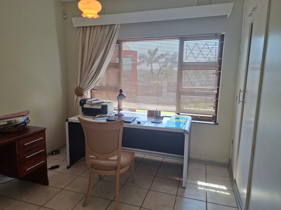 6 Bedroom Property for Sale in Uvongo KwaZulu-Natal