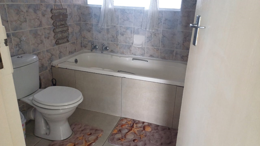 2 Bedroom Property for Sale in Amanzimtoti KwaZulu-Natal