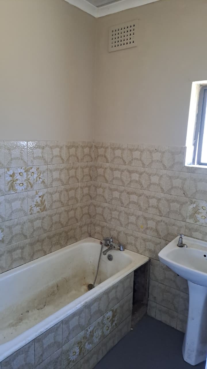 8 Bedroom Property for Sale in Grosvenor KwaZulu-Natal