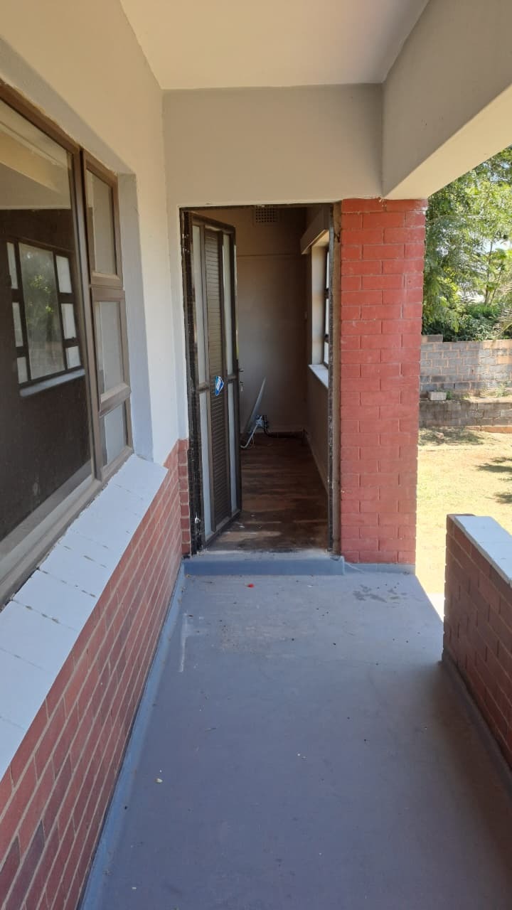 8 Bedroom Property for Sale in Grosvenor KwaZulu-Natal