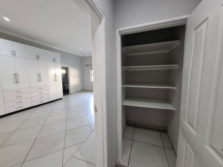 4 Bedroom Property for Sale in Meer En See KwaZulu-Natal