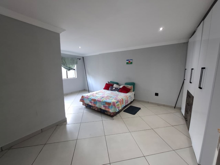 4 Bedroom Property for Sale in Meer En See KwaZulu-Natal