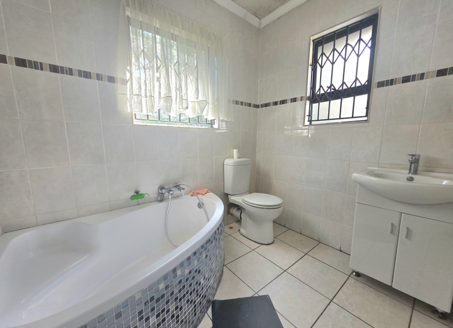 4 Bedroom Property for Sale in Veld En Vlei KwaZulu-Natal