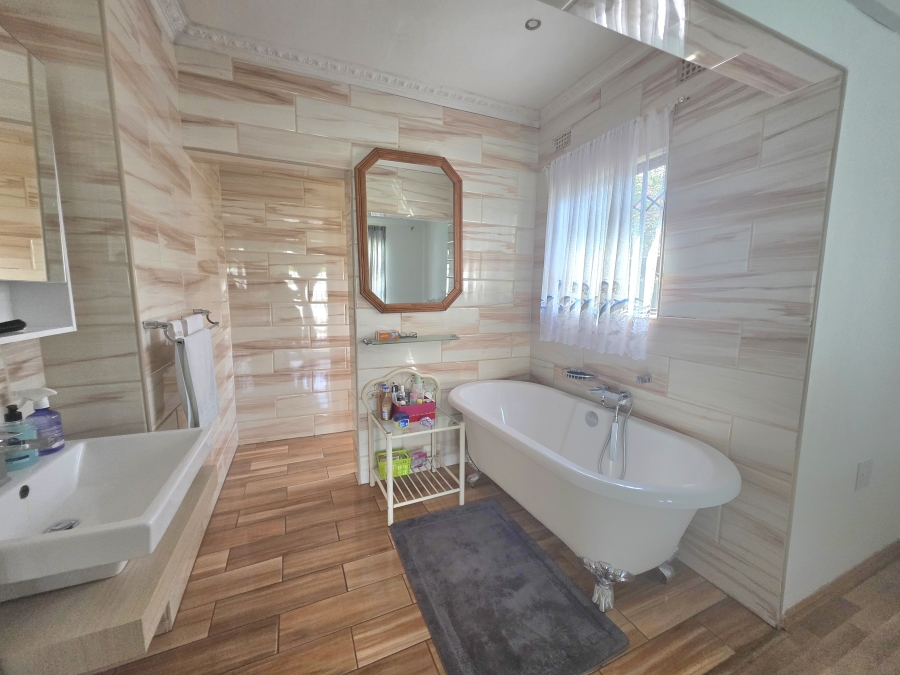 4 Bedroom Property for Sale in Veld En Vlei KwaZulu-Natal