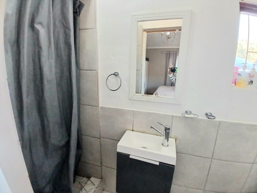 To Let 1 Bedroom Property for Rent in Westbrook KwaZulu-Natal