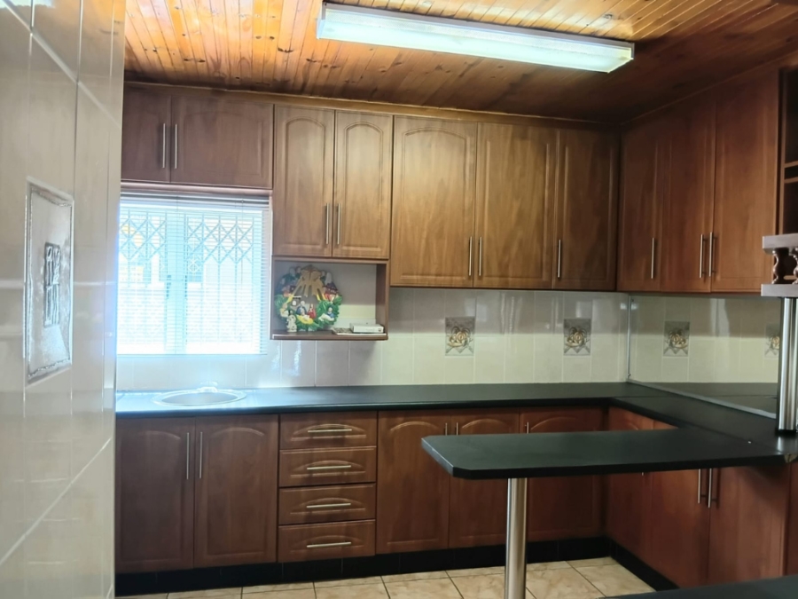 4 Bedroom Property for Sale in Risecliff KwaZulu-Natal