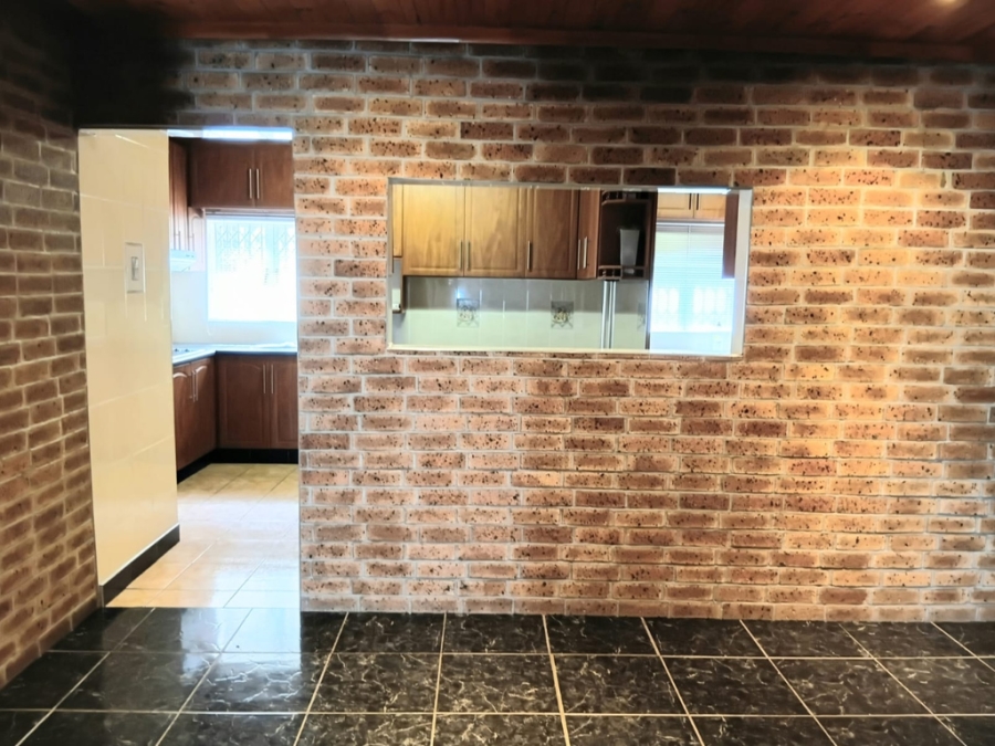 4 Bedroom Property for Sale in Risecliff KwaZulu-Natal