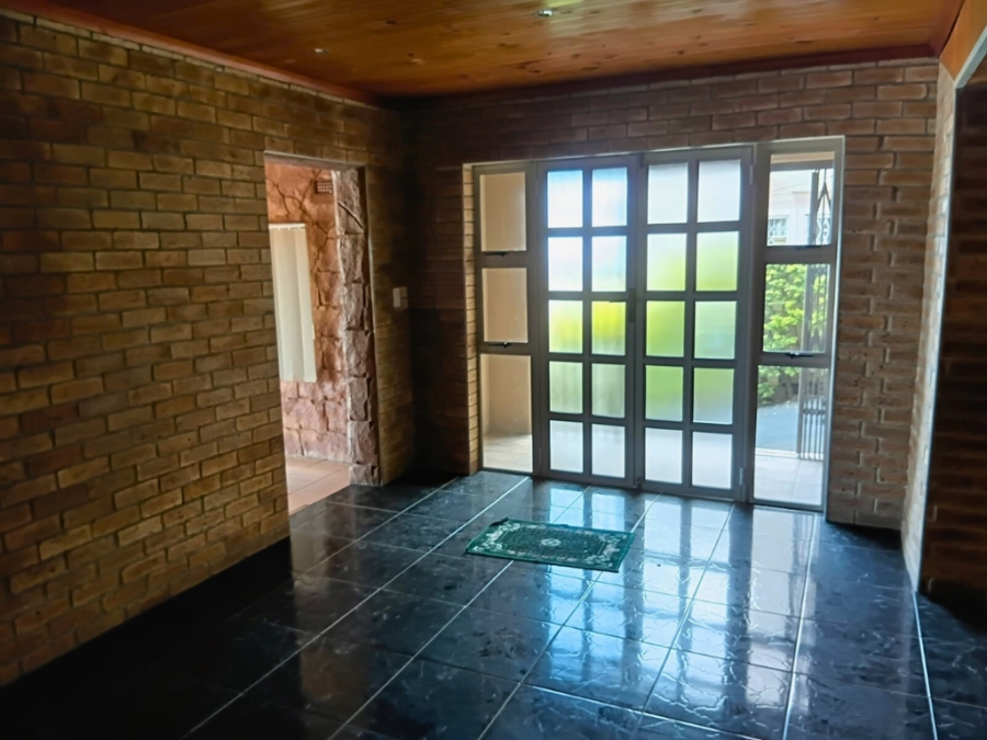 4 Bedroom Property for Sale in Risecliff KwaZulu-Natal