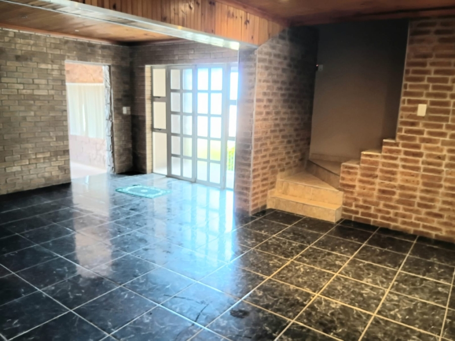 4 Bedroom Property for Sale in Risecliff KwaZulu-Natal