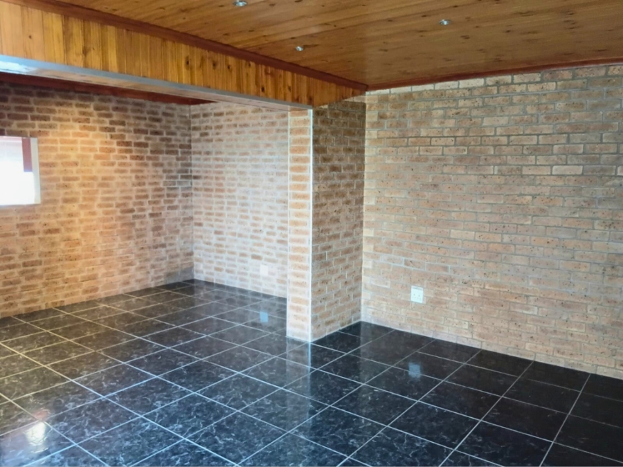 4 Bedroom Property for Sale in Risecliff KwaZulu-Natal