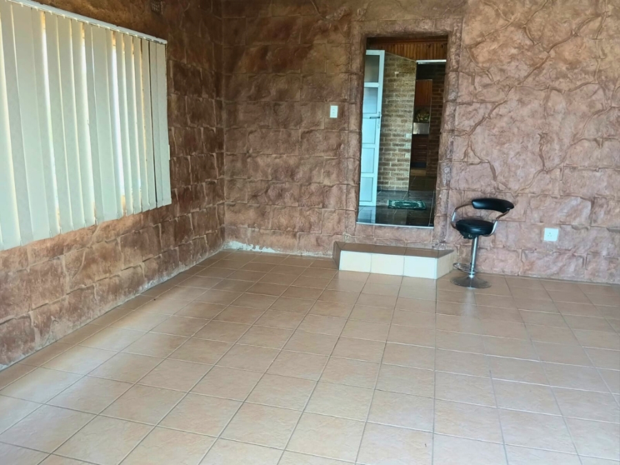 4 Bedroom Property for Sale in Risecliff KwaZulu-Natal