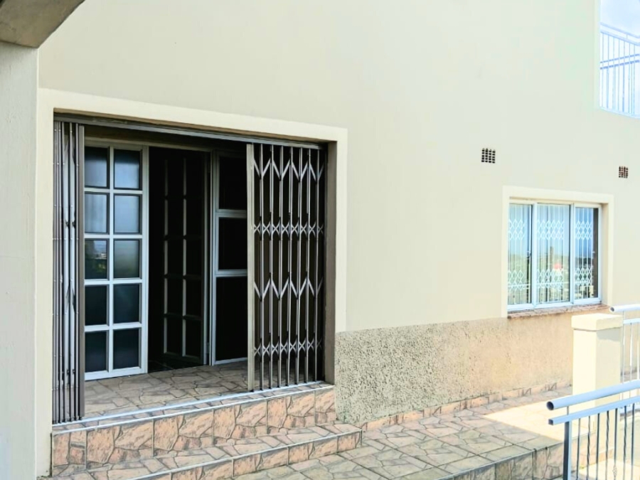 4 Bedroom Property for Sale in Risecliff KwaZulu-Natal
