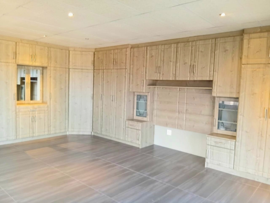 4 Bedroom Property for Sale in Risecliff KwaZulu-Natal