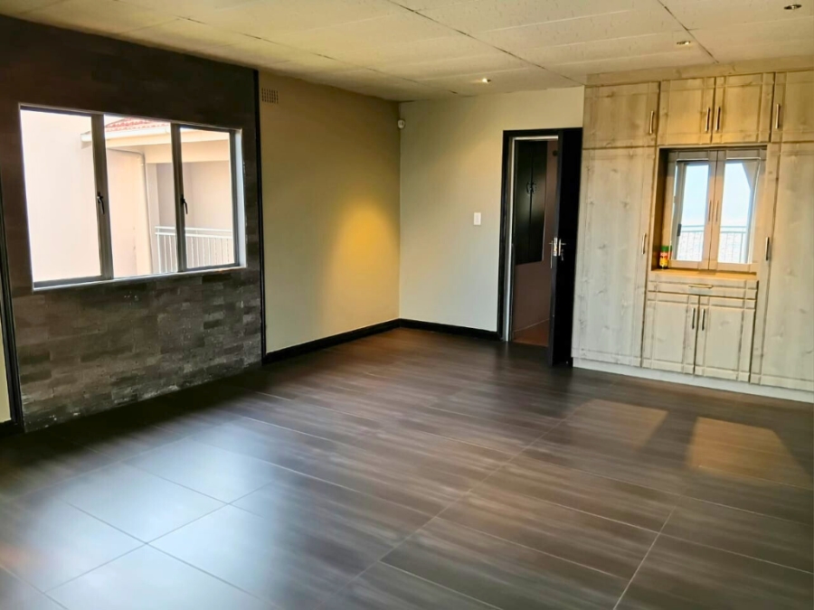 4 Bedroom Property for Sale in Risecliff KwaZulu-Natal