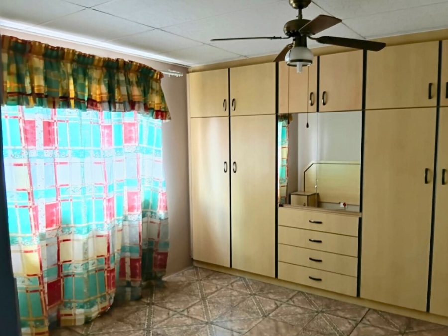 4 Bedroom Property for Sale in Risecliff KwaZulu-Natal