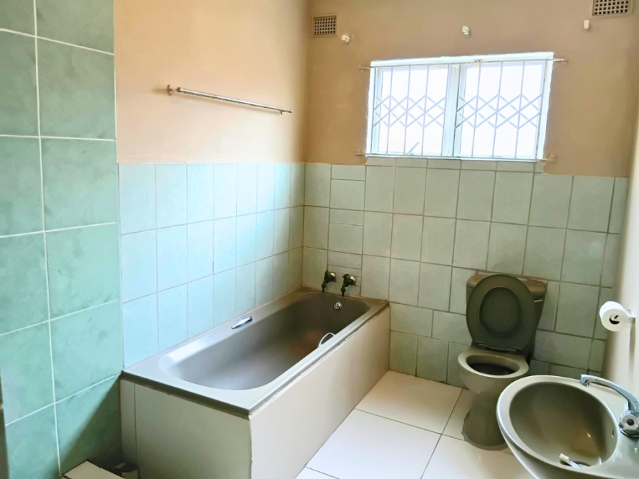 4 Bedroom Property for Sale in Risecliff KwaZulu-Natal