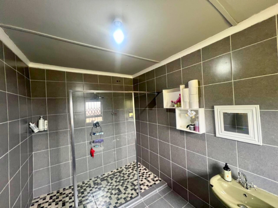 5 Bedroom Property for Sale in Raisethorpe KwaZulu-Natal