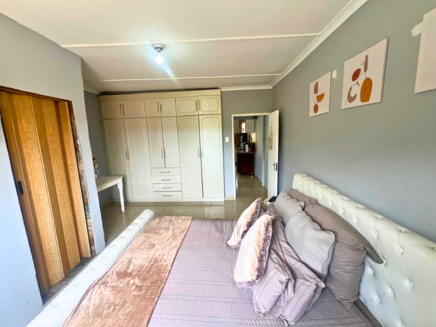 5 Bedroom Property for Sale in Raisethorpe KwaZulu-Natal