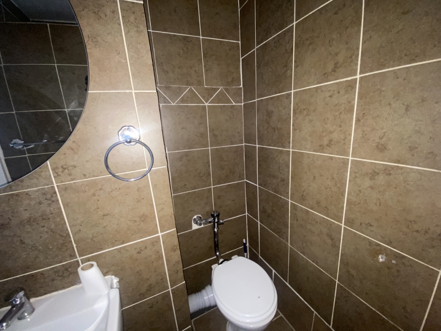1 Bedroom Property for Sale in Scottsville KwaZulu-Natal