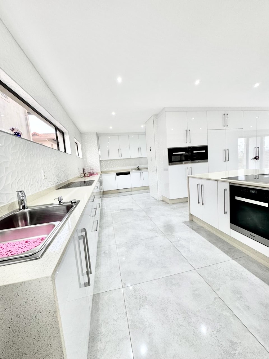 5 Bedroom Property for Sale in Izinga KwaZulu-Natal