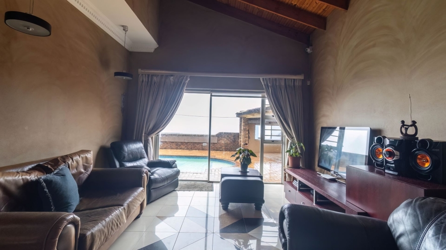 4 Bedroom Property for Sale in Treasure Beach KwaZulu-Natal