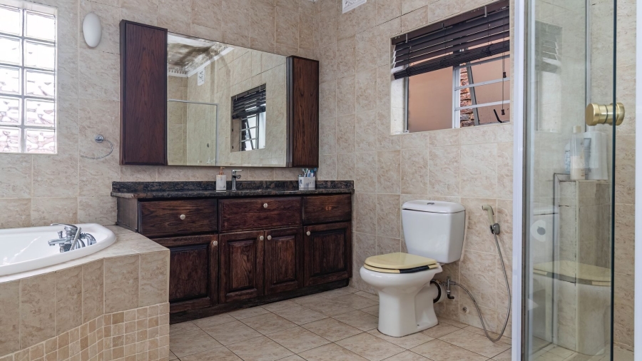 4 Bedroom Property for Sale in Treasure Beach KwaZulu-Natal