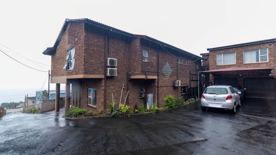 4 Bedroom Property for Sale in Treasure Beach KwaZulu-Natal