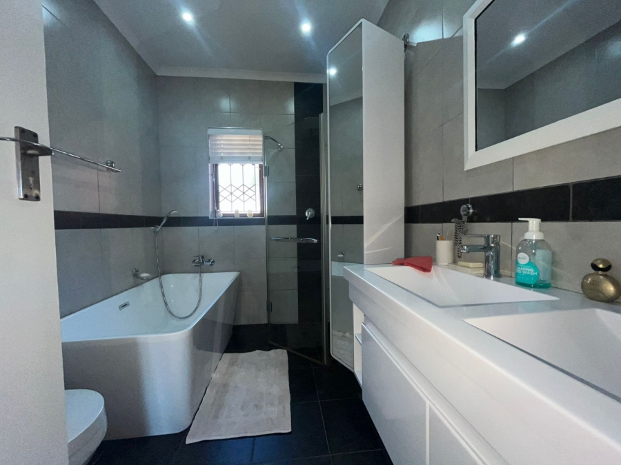 4 Bedroom Property for Sale in Ocean View KwaZulu-Natal